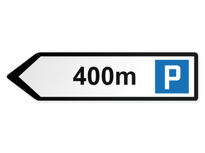 wegweiser-links-mittel-distanz-zum-parkplatz